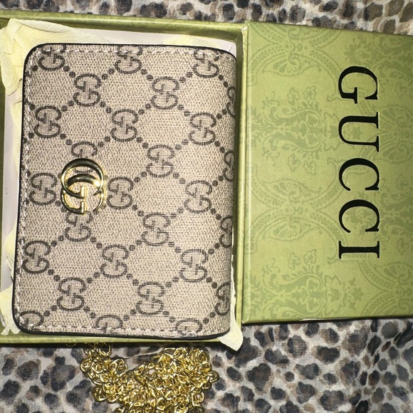 Black Leather. Mini bag with Gold Chain. NOT AUTENTIC - Picture 5 of 7